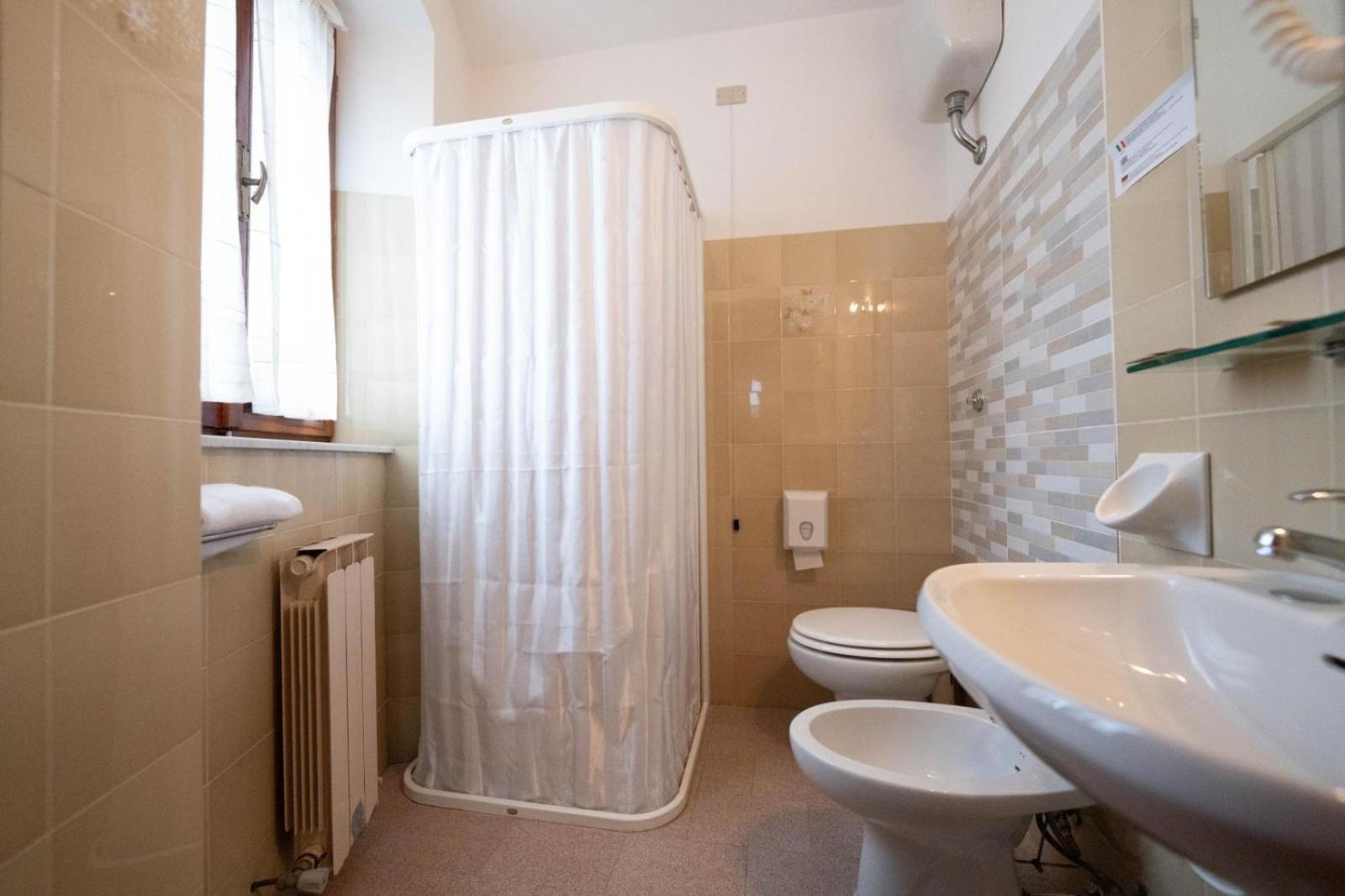 Due Torri Hotel San Severino Marche Bagian luar foto