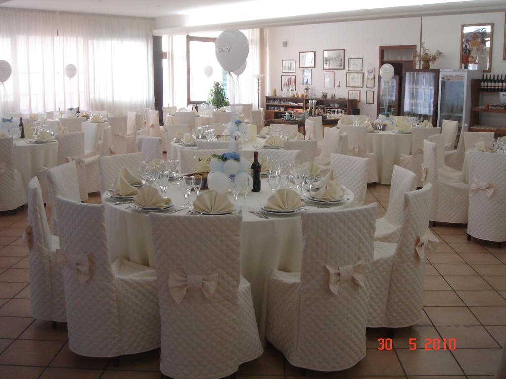 Due Torri Hotel San Severino Marche Bagian luar foto