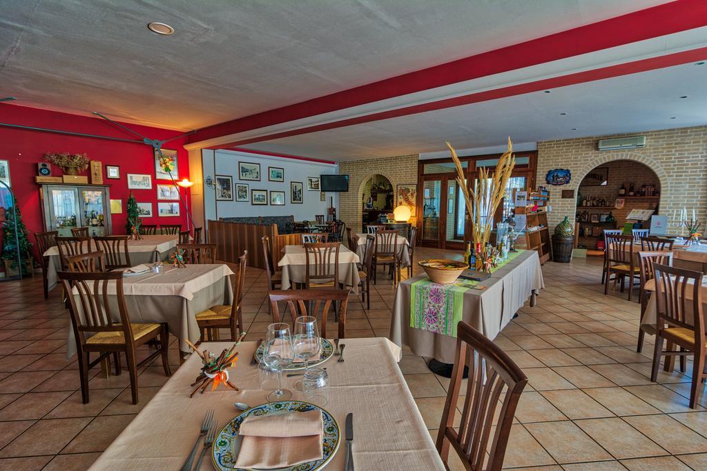 Due Torri Hotel San Severino Marche Bagian luar foto