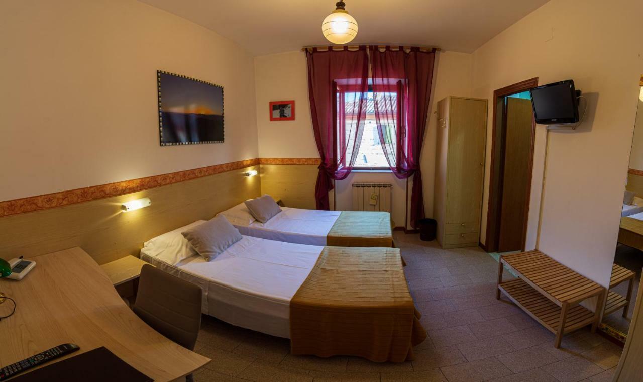 Due Torri Hotel San Severino Marche Bagian luar foto