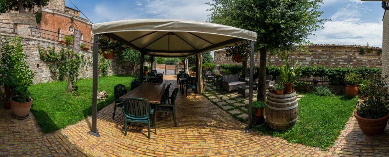 Due Torri Hotel San Severino Marche Bagian luar foto